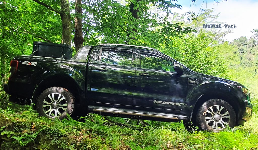 Ford Ranger Wildtrak mit Feldkiste