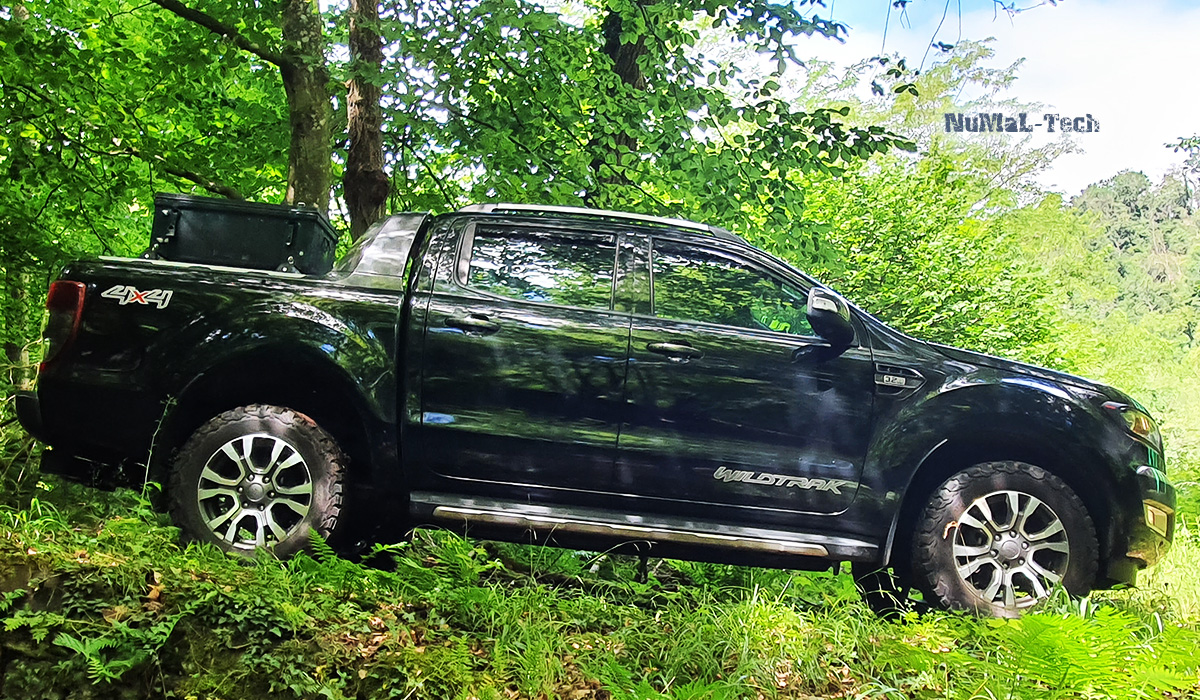 Ford Ranger Wildtrak mit Feldkiste